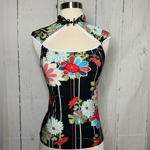 A back Too - Picture 3 of 8